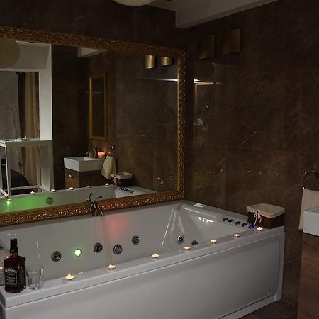 Central Business Apartments Jacuzzi Белград Стая снимка